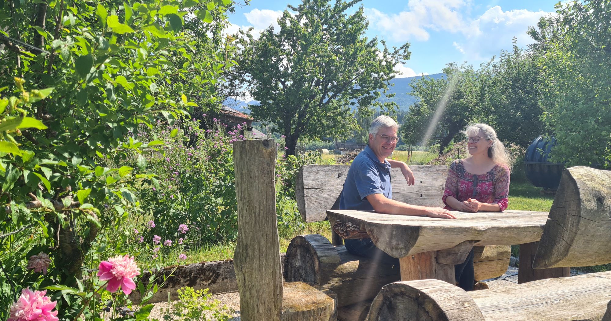 Evi und Michael Hofhammer im Garten